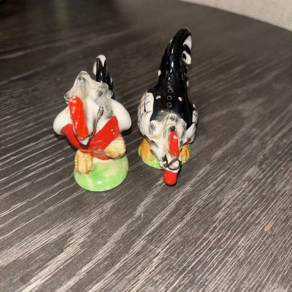 Fighting Rooster Salt and Pepper‎ Shakers Farm Bird Vintage